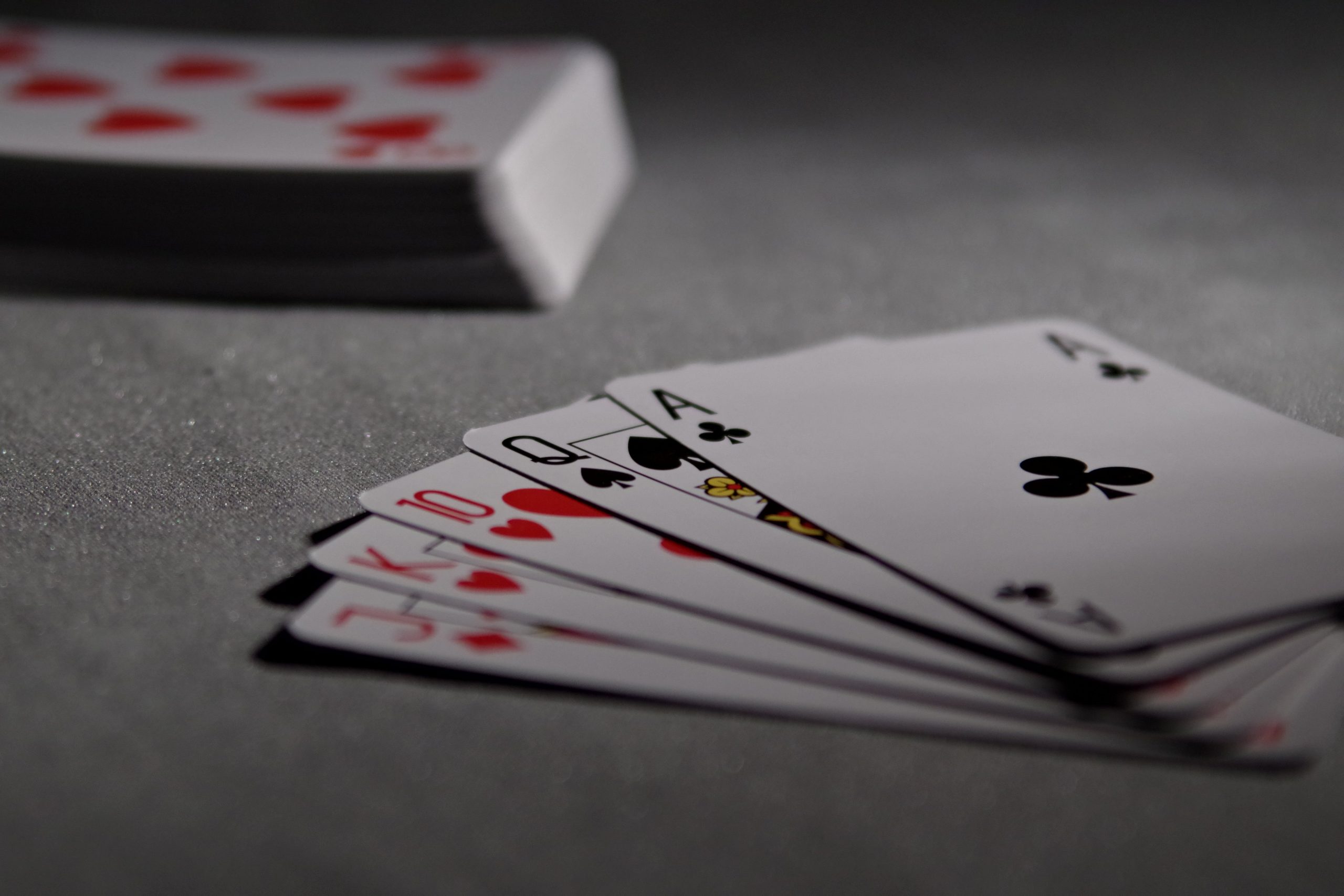 Die 5 beliebtesten Kartenspiele für gesellige Stunden